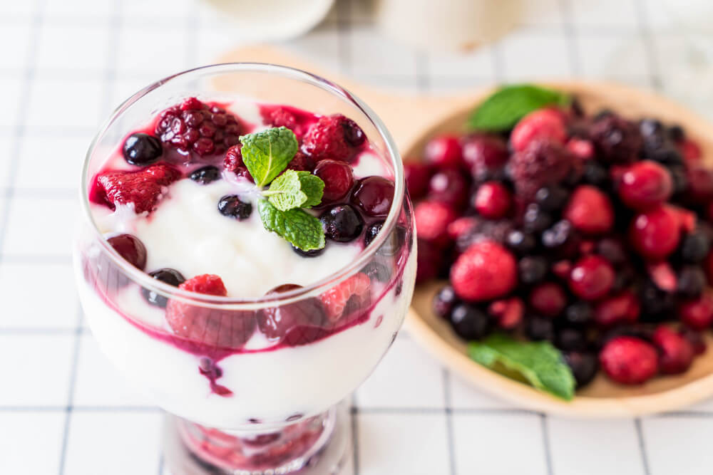 GLP-1 Diet. Greek Yogurt Berry Parfait